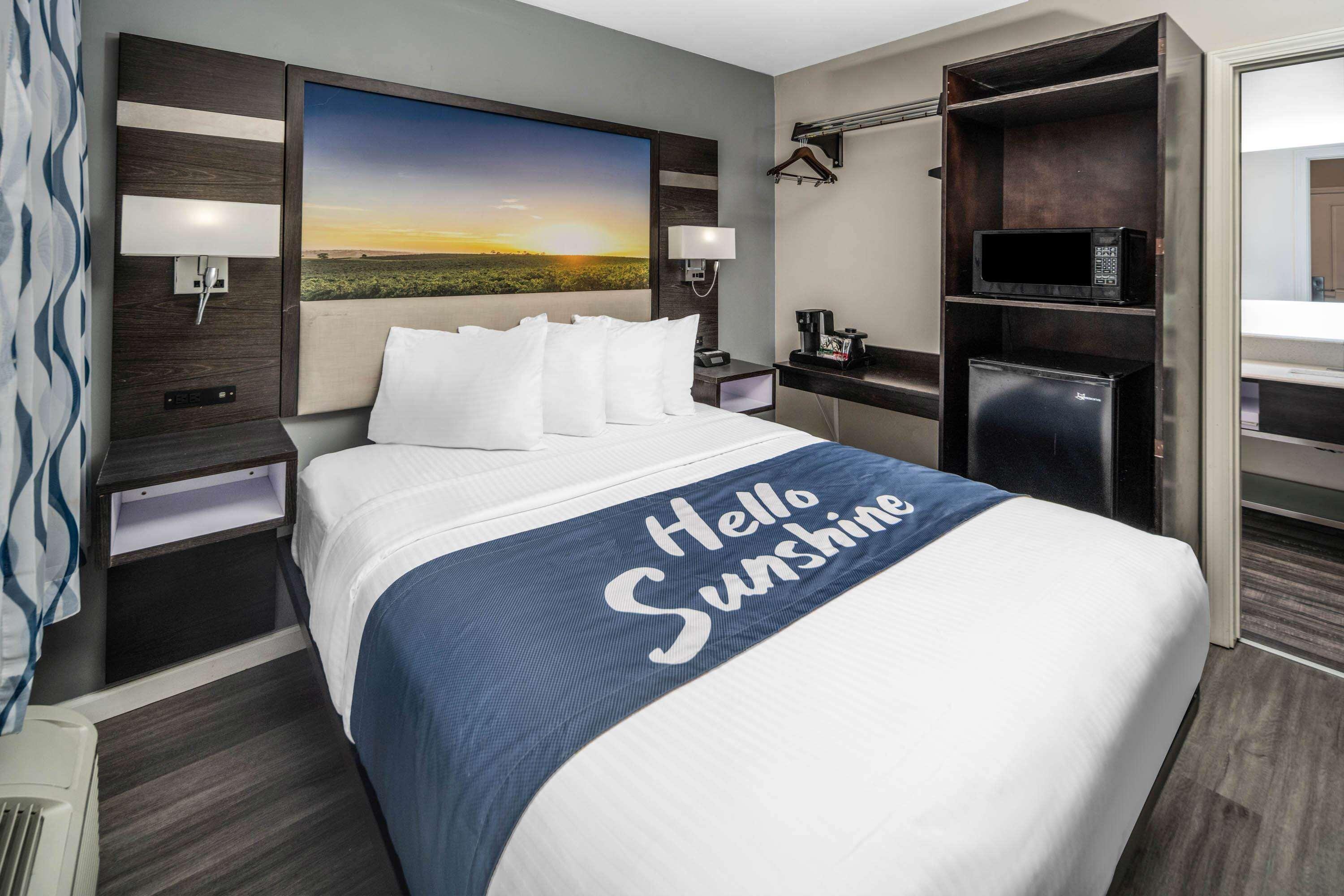 Days Inn By Wyndham Galt - Elk Grove South Dış mekan fotoğraf