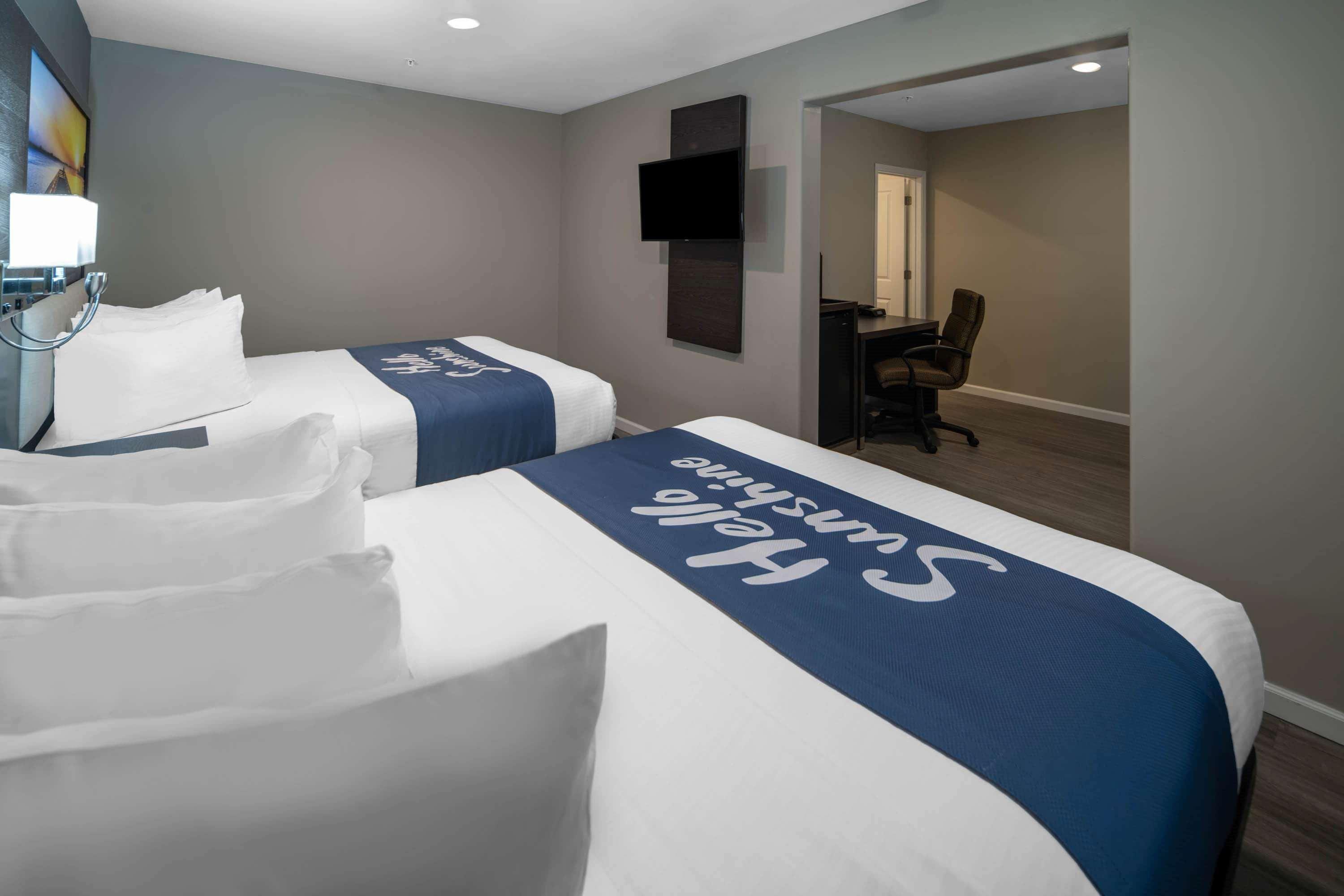 Days Inn By Wyndham Galt - Elk Grove South Dış mekan fotoğraf
