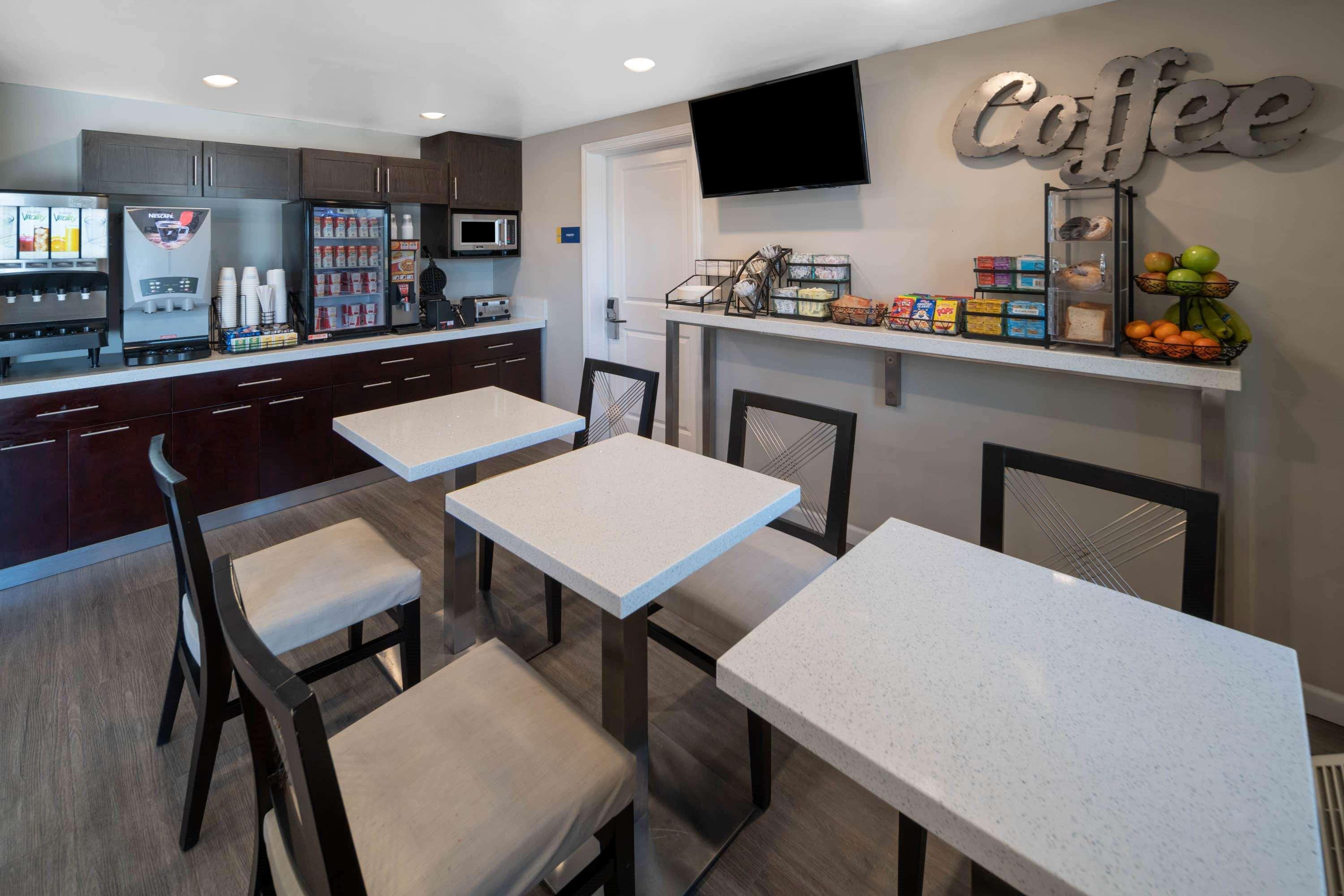 Days Inn By Wyndham Galt - Elk Grove South Dış mekan fotoğraf