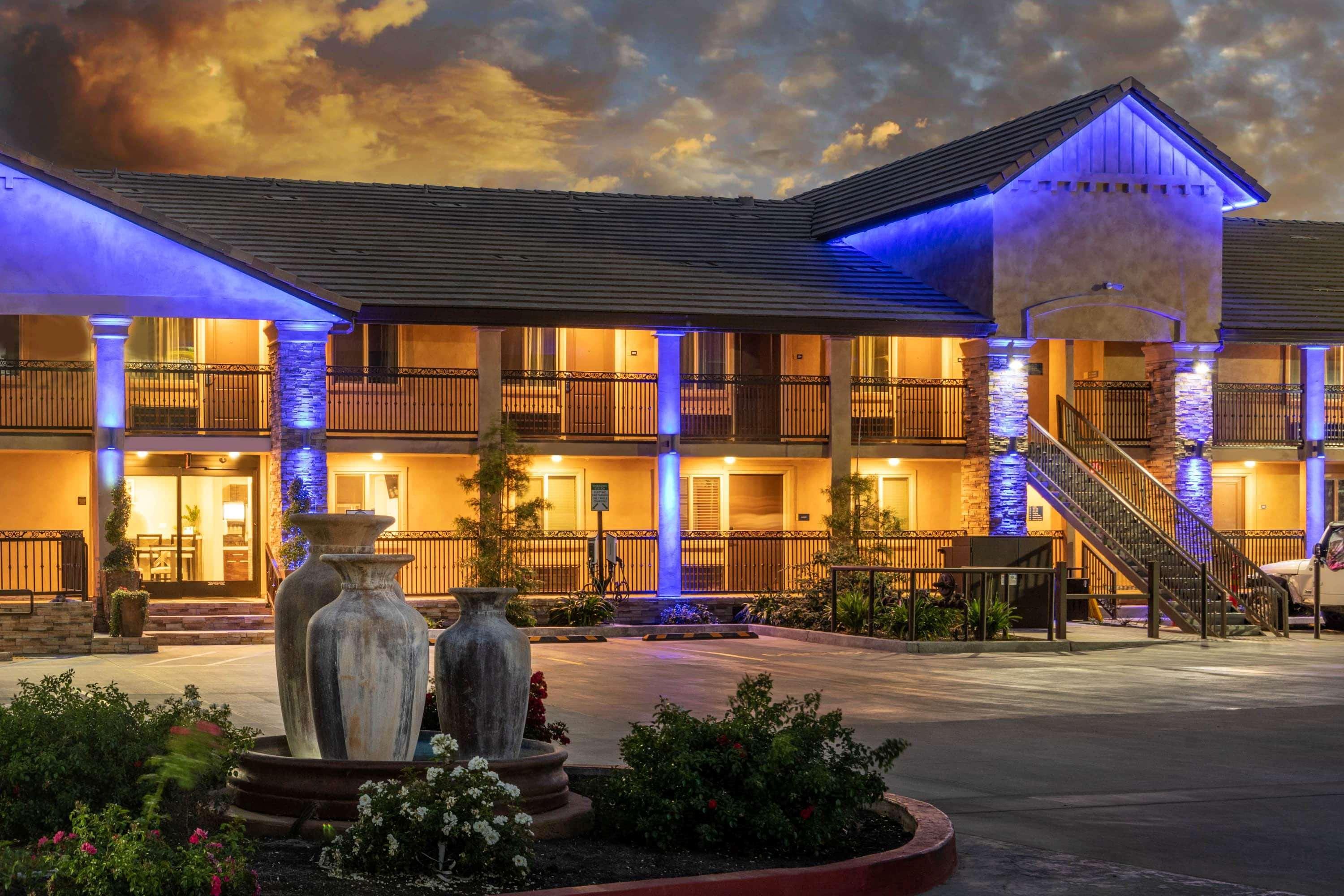 Days Inn By Wyndham Galt - Elk Grove South Dış mekan fotoğraf
