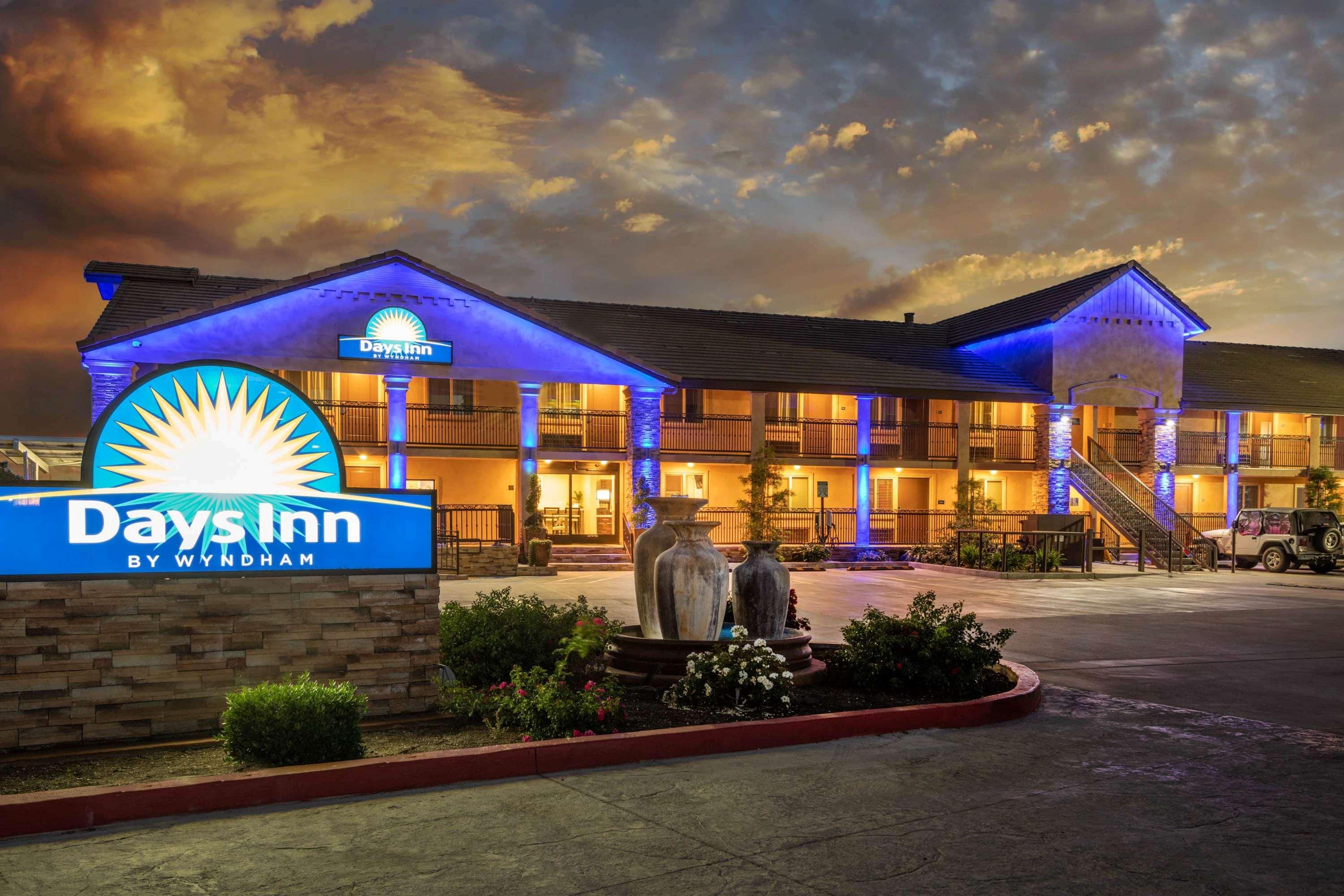 Days Inn By Wyndham Galt - Elk Grove South Dış mekan fotoğraf
