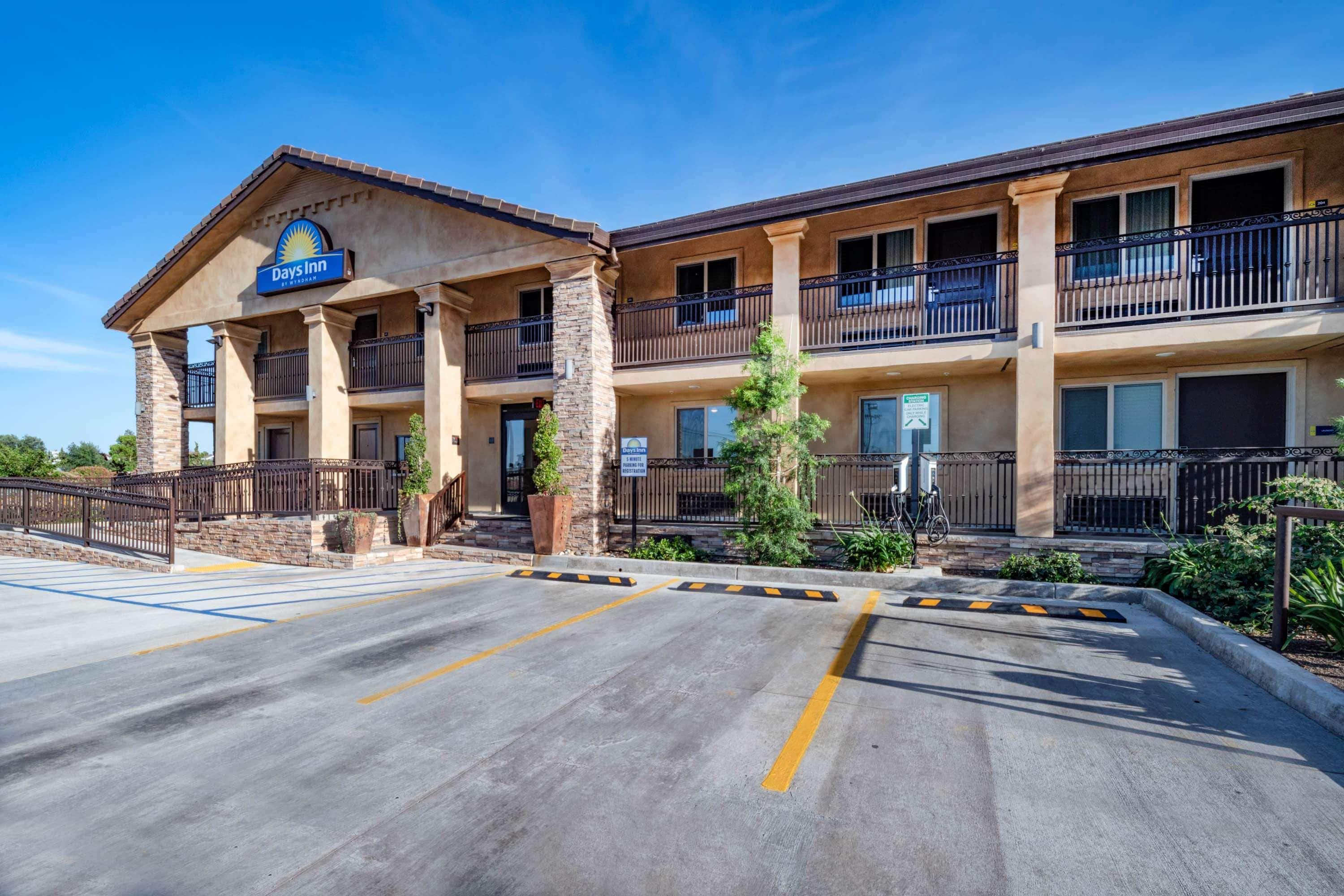 Days Inn By Wyndham Galt - Elk Grove South Dış mekan fotoğraf
