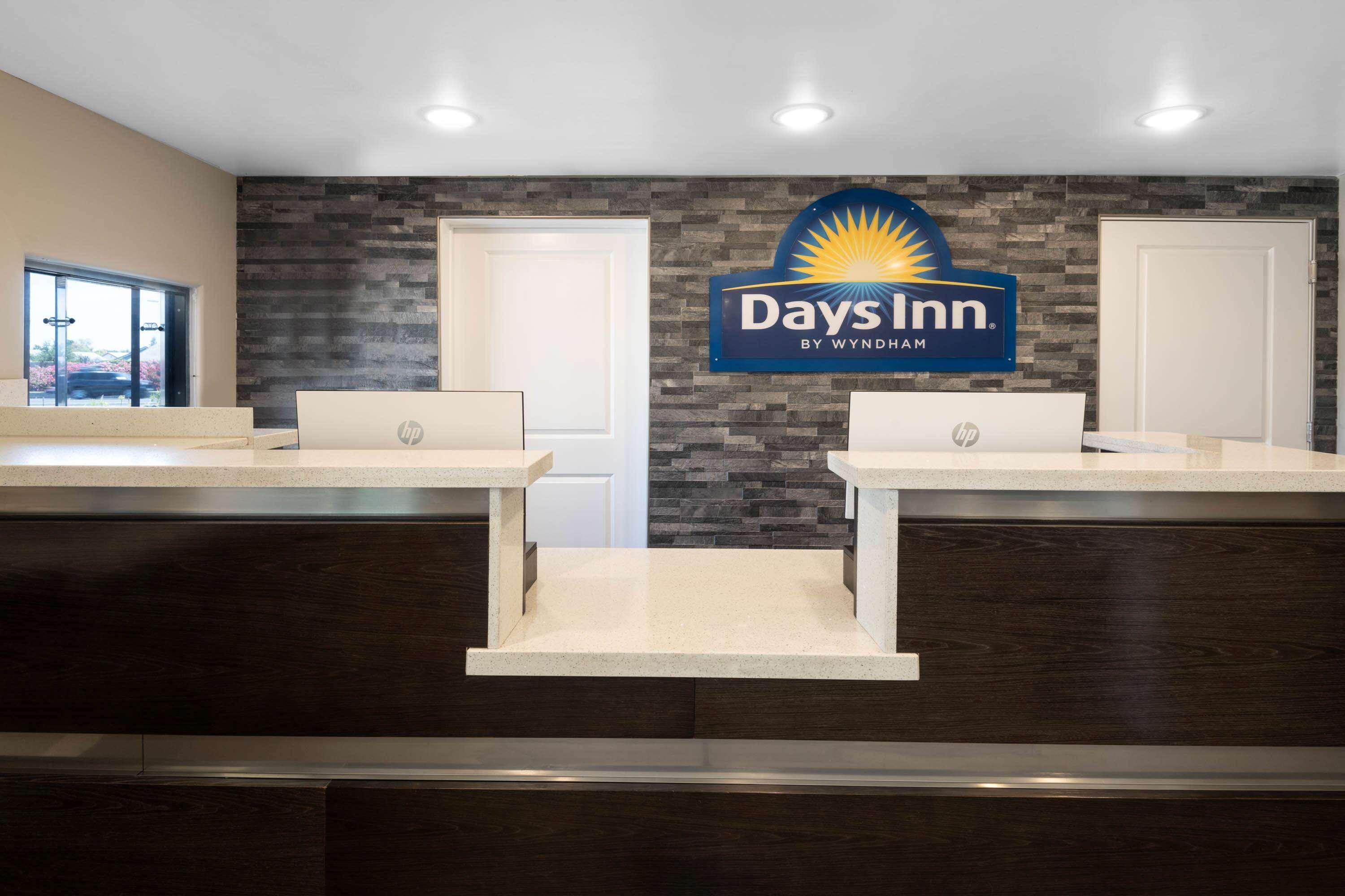 Days Inn By Wyndham Galt - Elk Grove South Dış mekan fotoğraf