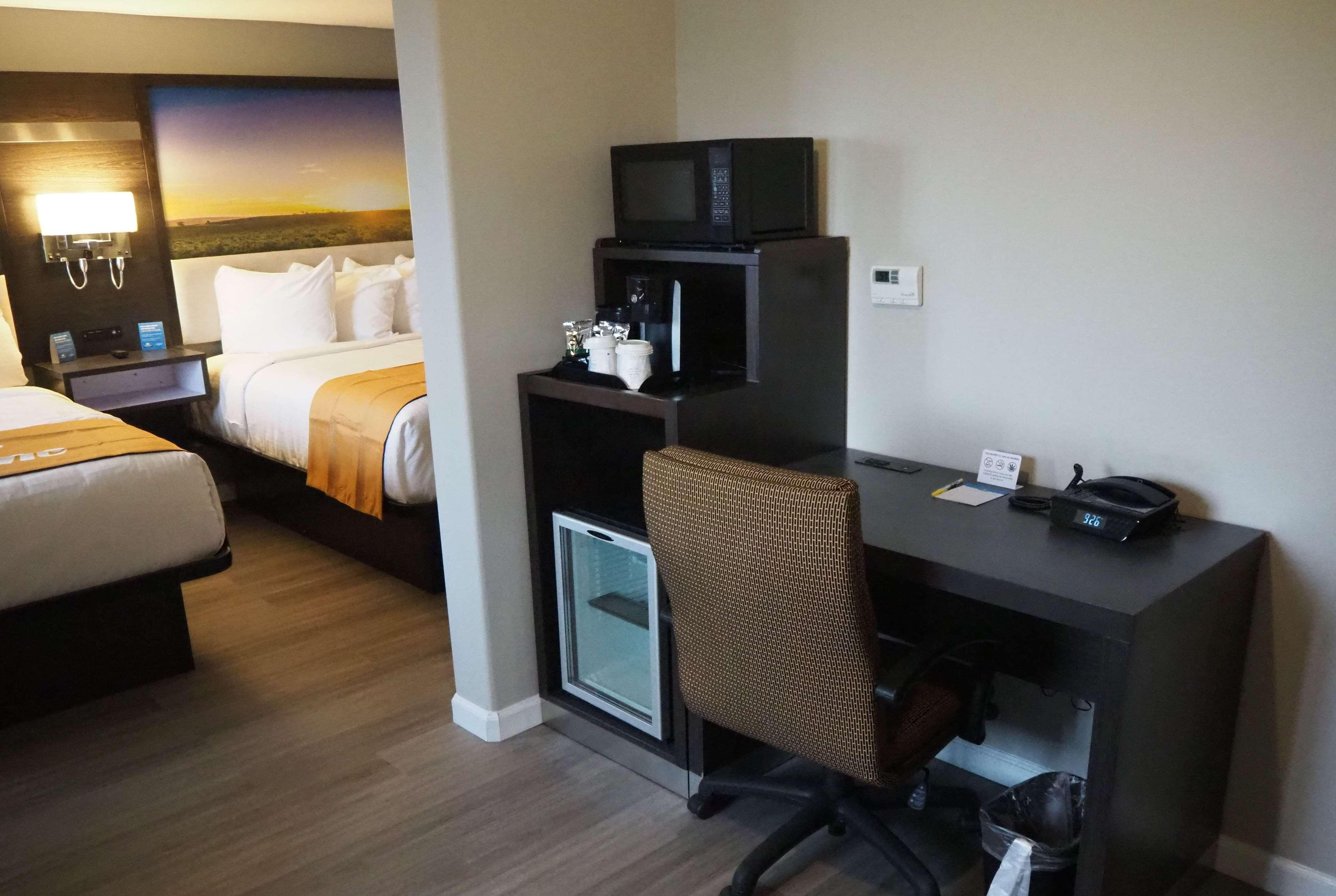 Days Inn By Wyndham Galt - Elk Grove South Dış mekan fotoğraf