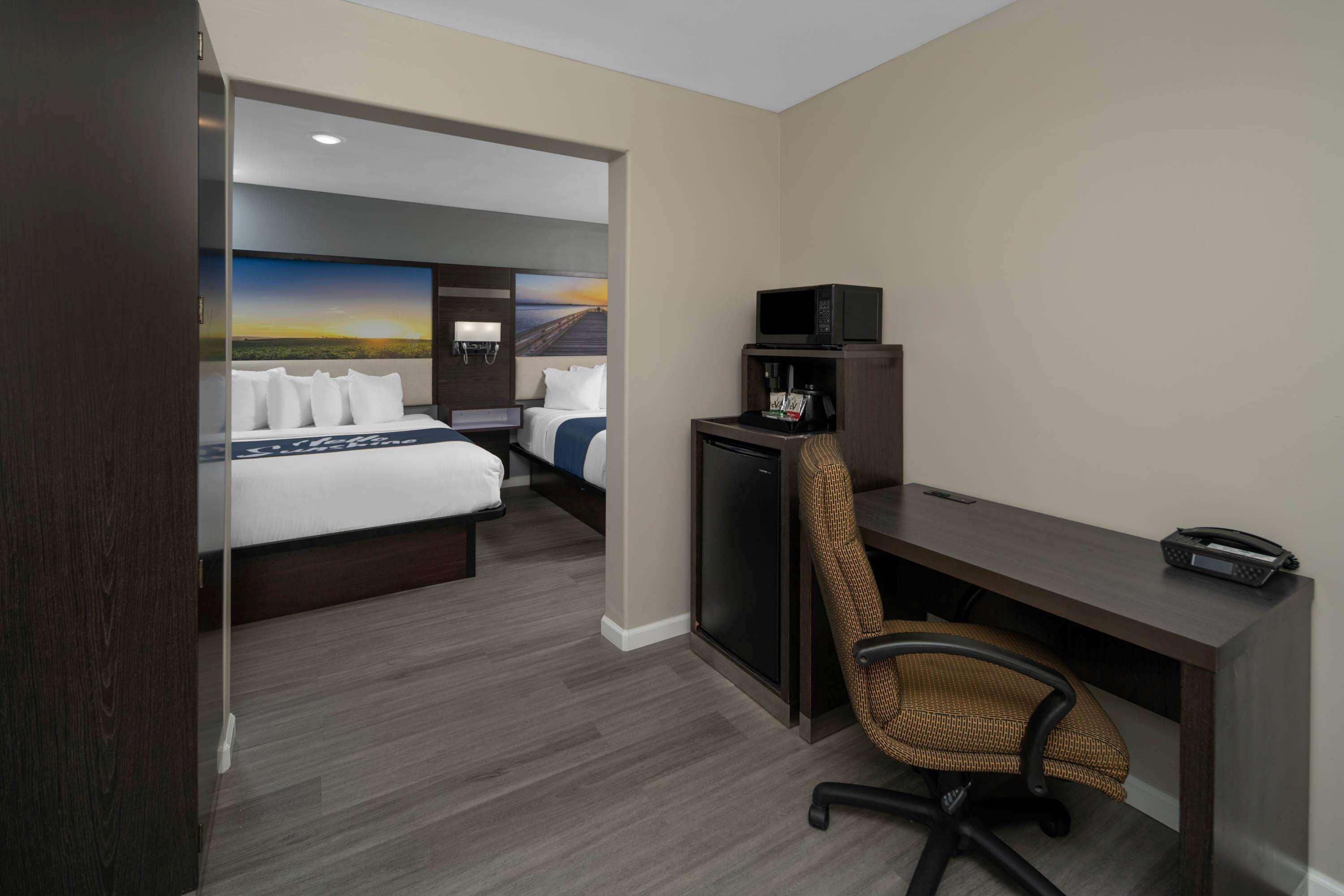Days Inn By Wyndham Galt - Elk Grove South Dış mekan fotoğraf